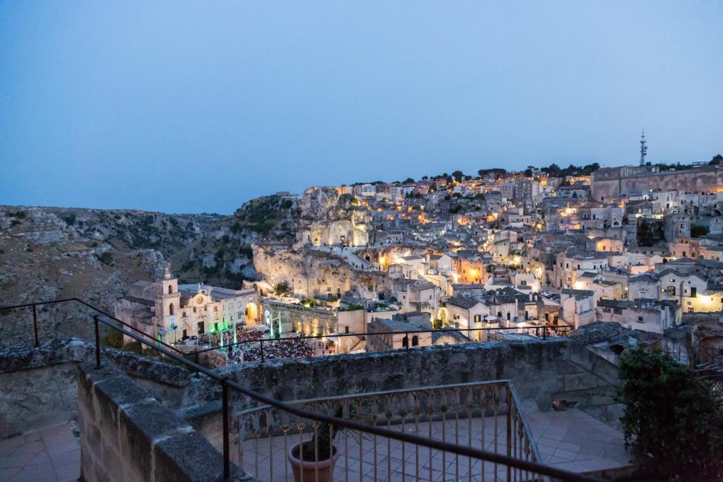 Nespecifikovaný výhled na destinaci Matera nebo výhled na město při pohledu z penzionu