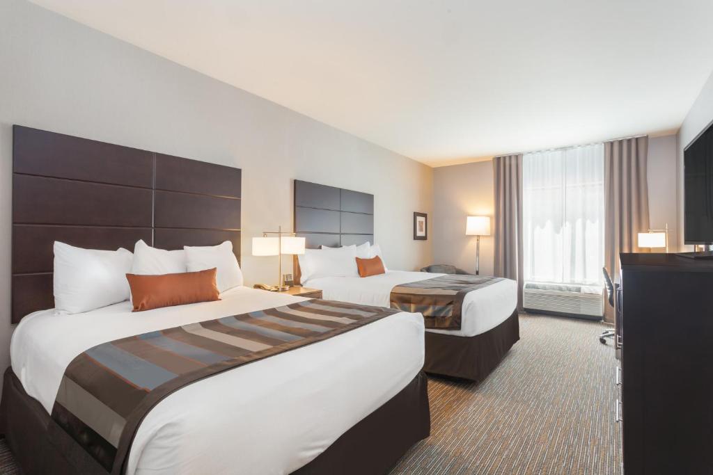 Wingate by Wyndham Altoona Downtown/Medical Center - 豪华皇后室和两个大床 - 不吸烟