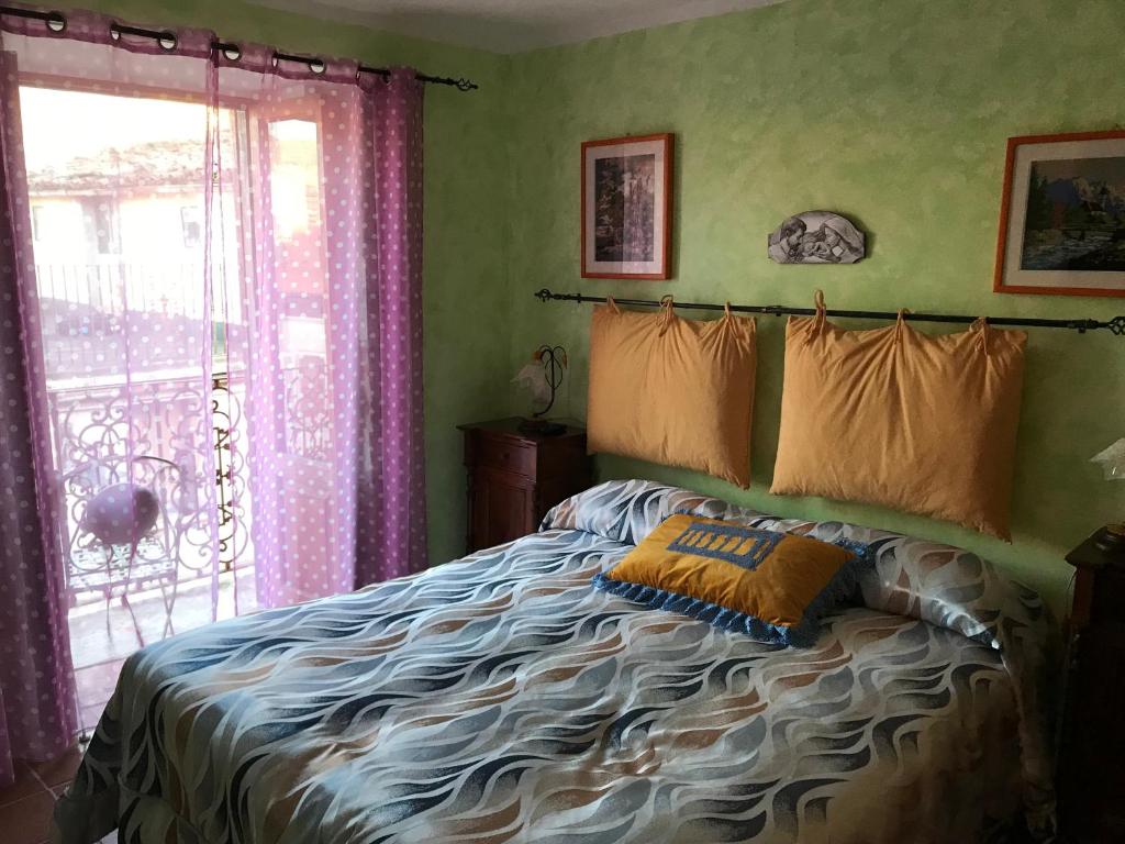 A bed or beds in a room at Borgo La Forgia