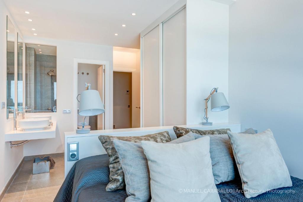 A bathroom at Penthouse Over The Sea