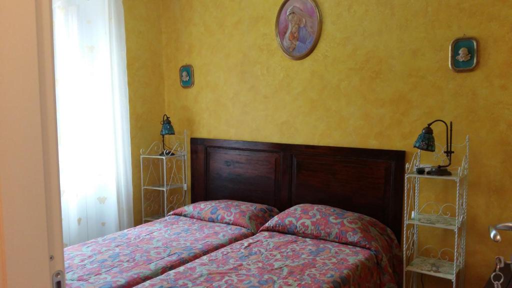 A bed or beds in a room at Borgo La Forgia