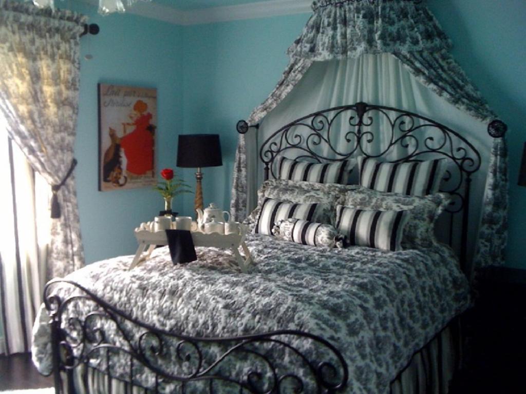 Pillow and Paddock B&B - Deluxe King Suite
