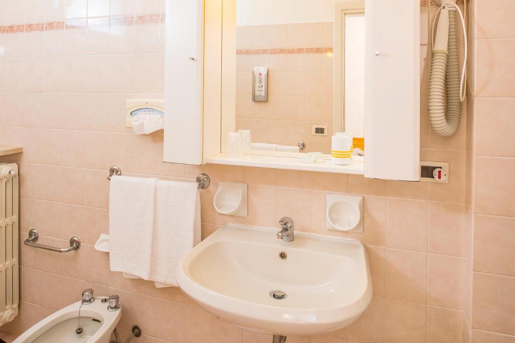 Koupelna v ubytování Hotel Taormina