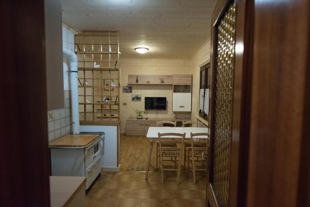 Kuchyň nebo kuchyňský kout v ubytování casa per vacanze Letizia