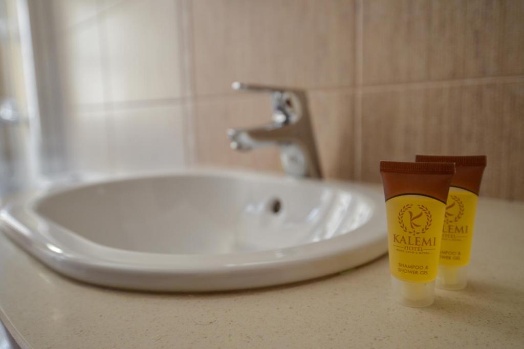 Koupelna v ubytování Hotel Kalemi 2