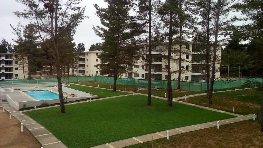 Bazén v ubytování Esmeralda Apartment nebo v jeho okolí