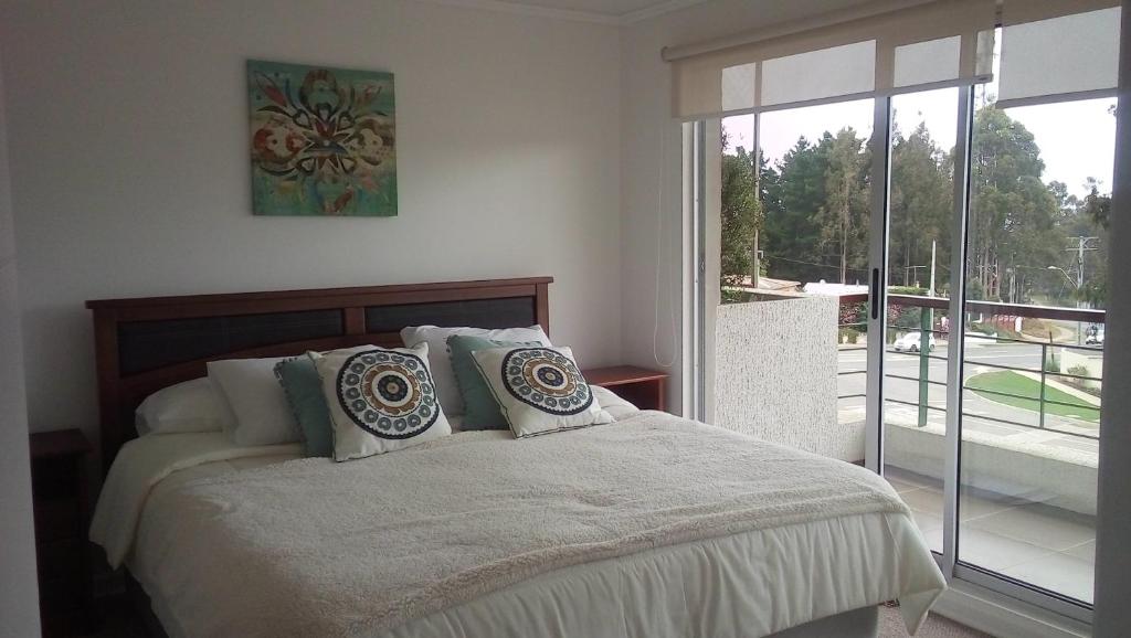 Postel nebo postele na pokoji v ubytování Esmeralda Apartment