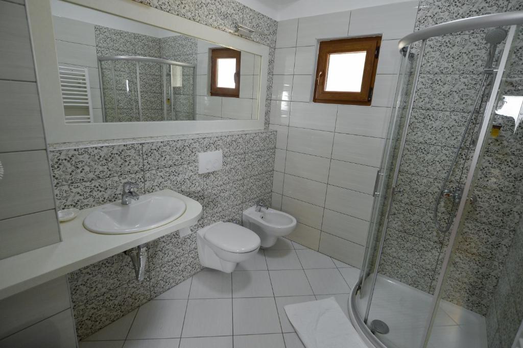 Koupelna v ubytování Hotel Kalemi 2