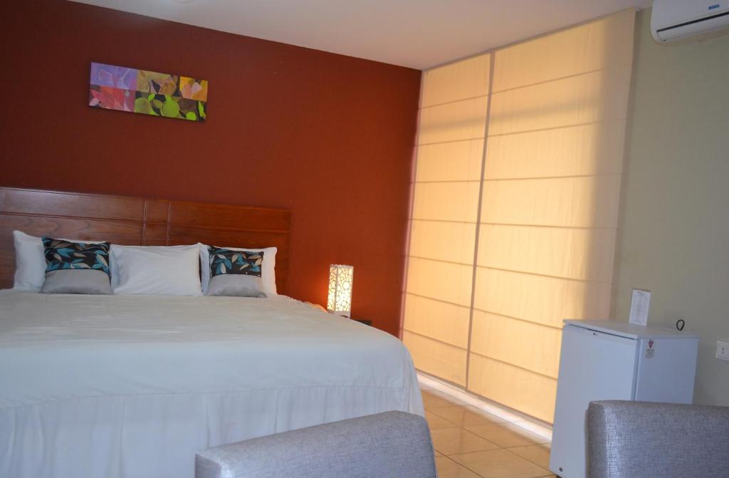 Postel nebo postele na pokoji v ubytování Kajaca Suite Hotel