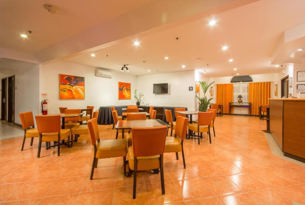 Posezení v ubytování Microtel by Wyndham Eagle Ridge