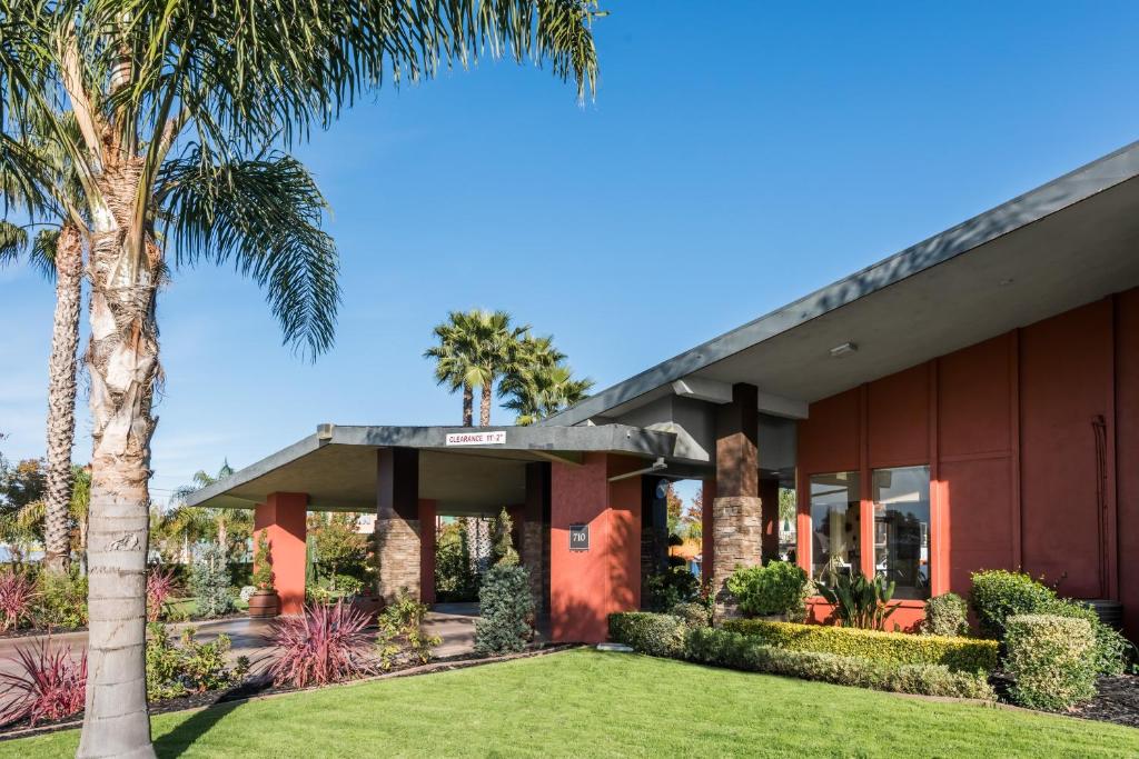 Days Inn & Suites by Wyndham Lodi photo