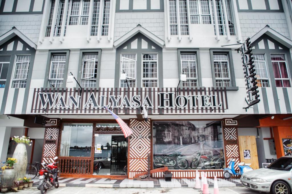 a building with a sign that reads nián alkmaas aloit bil at Wan Alyasa Hotel in Cameron Highlands