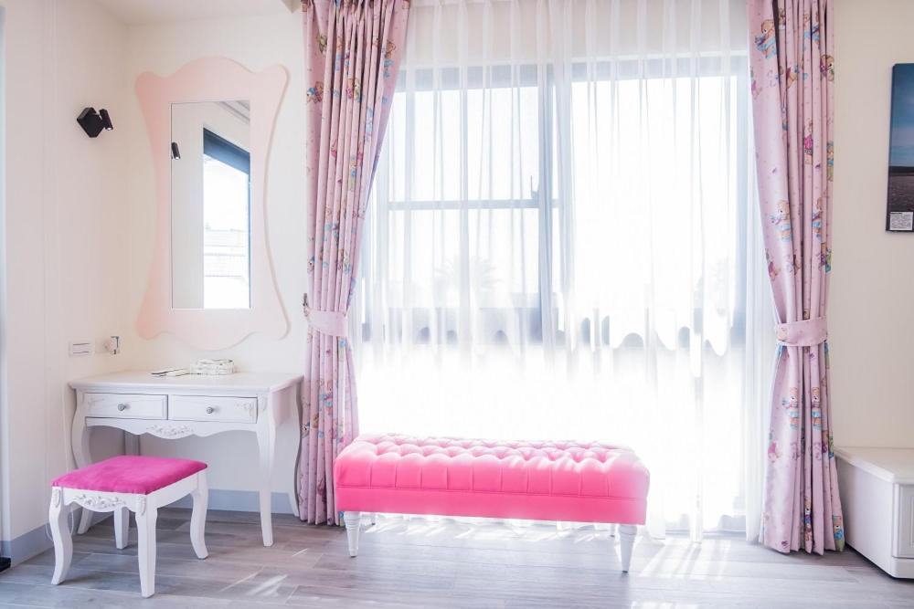 Posezení v ubytování Shangri Longluan Lake One B&B