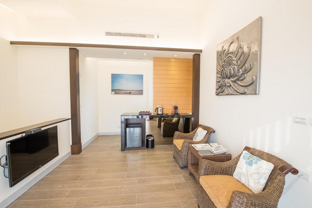 TV a/nebo společenská místnost v ubytování Shangri Longluan Lake One B&B