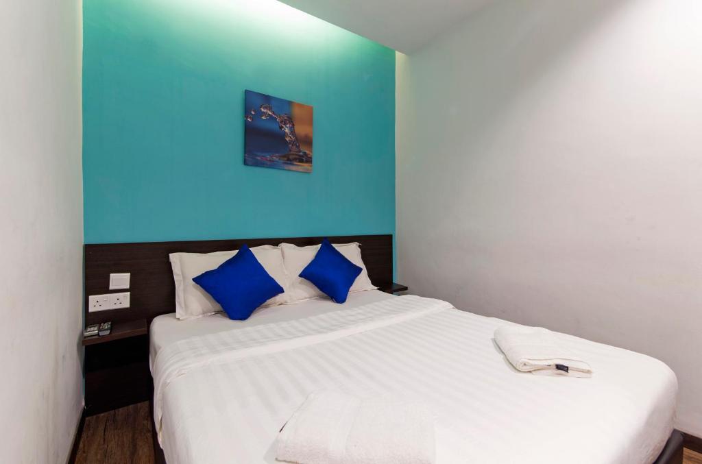 Postel nebo postele na pokoji v ubytování Clover Hotel Ipoh