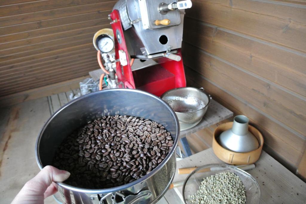 a person is holding a pot of food next to a mixer at Polan no Fue in Minamioguni