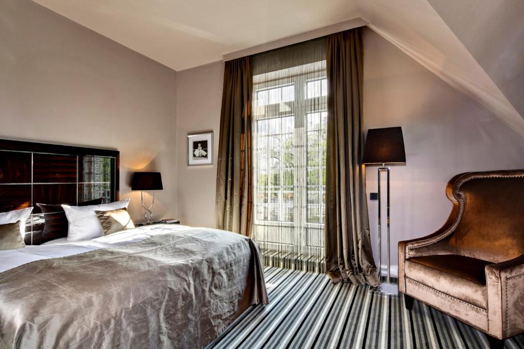 Postel nebo postele na pokoji v ubytování Boutique Hotel Poppenbütteler Hof
