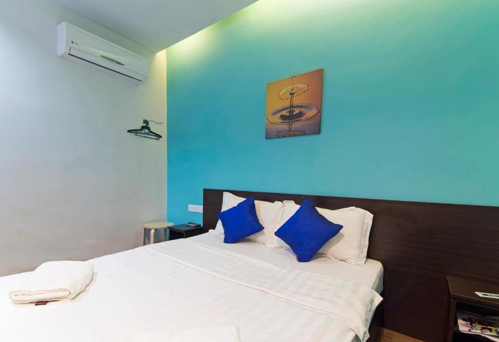 Postel nebo postele na pokoji v ubytování Clover Hotel Ipoh