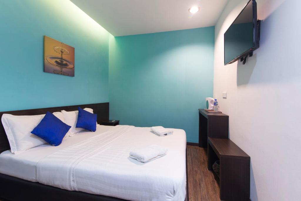 Postel nebo postele na pokoji v ubytování Clover Hotel Ipoh