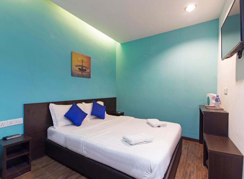 Postel nebo postele na pokoji v ubytování Clover Hotel Ipoh