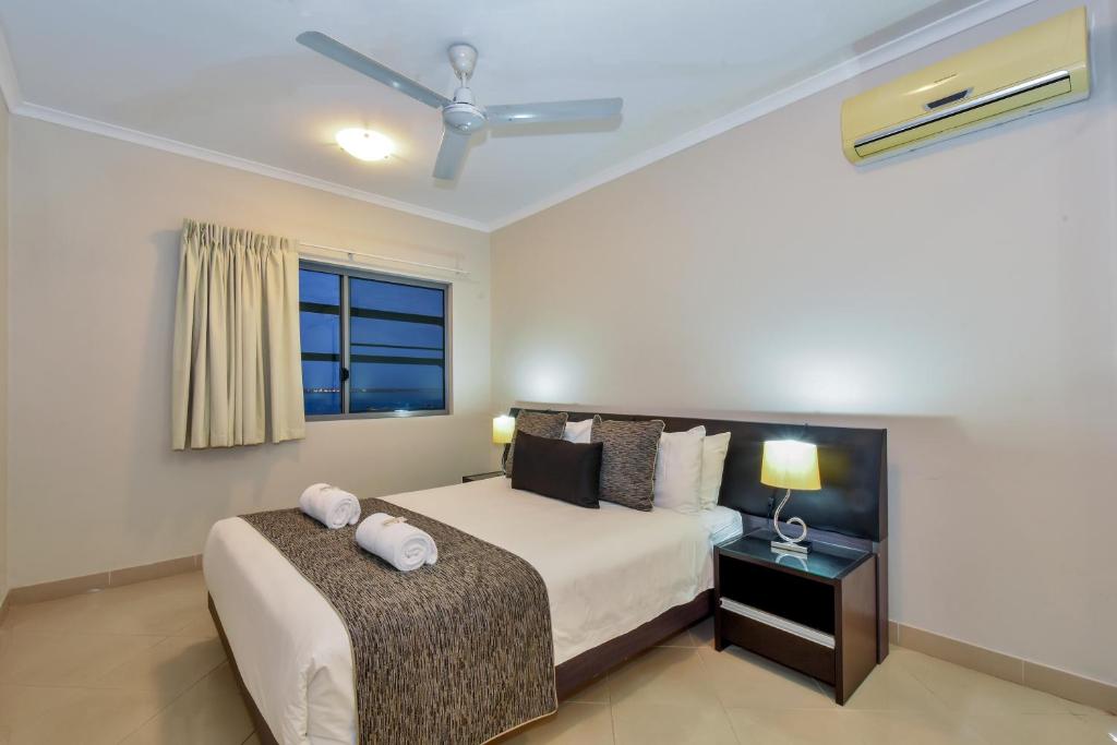 Postel nebo postele na pokoji v ubytování Argus Apartments Darwin