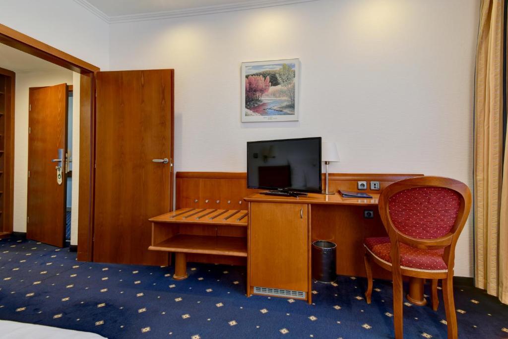 TV a/nebo společenská místnost v ubytování Hotel Coronet