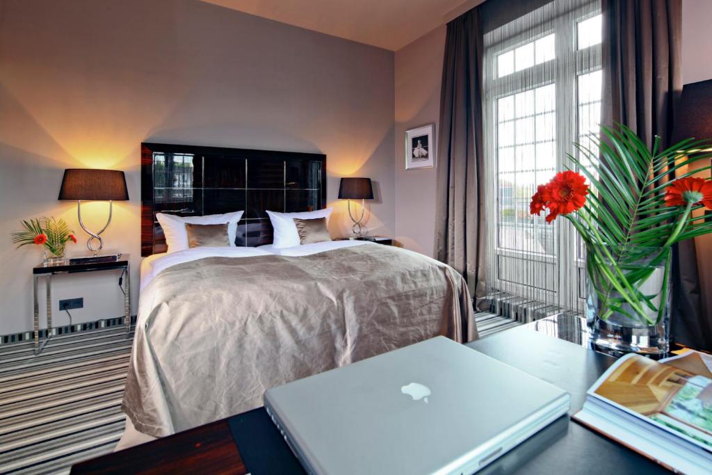 Postel nebo postele na pokoji v ubytování Boutique Hotel Poppenbütteler Hof