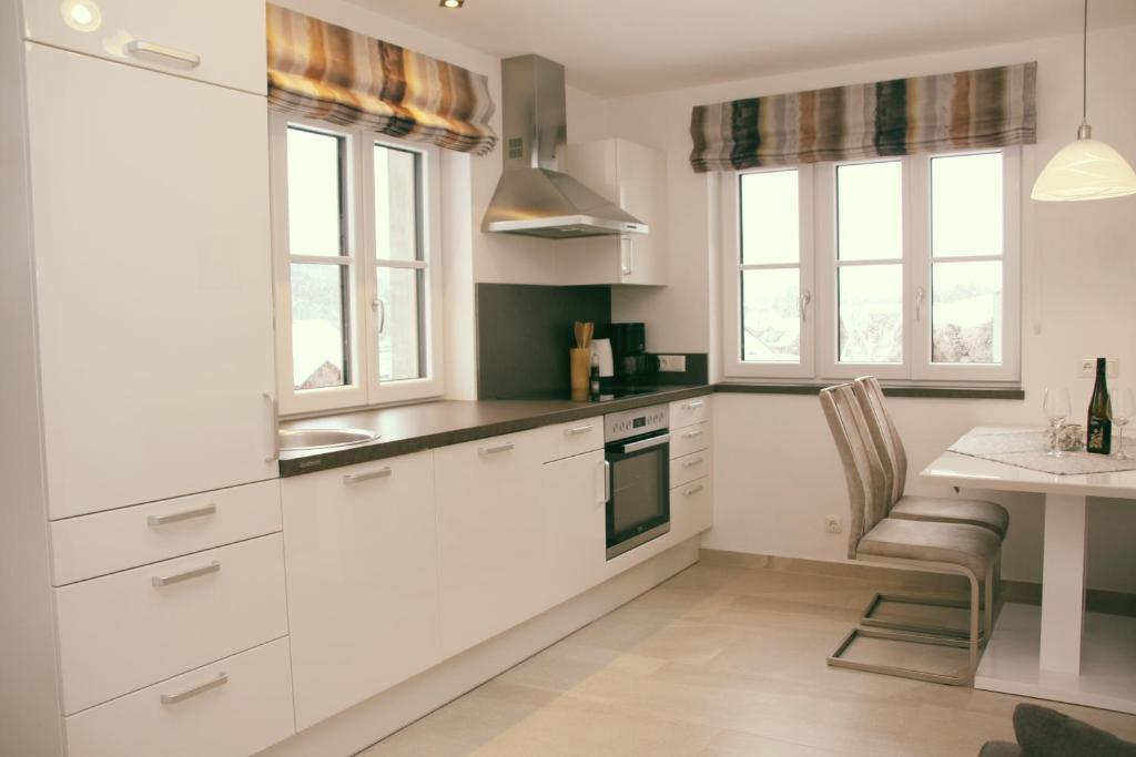 Kuchyň nebo kuchyňský kout v ubytování Apartments Fuchs