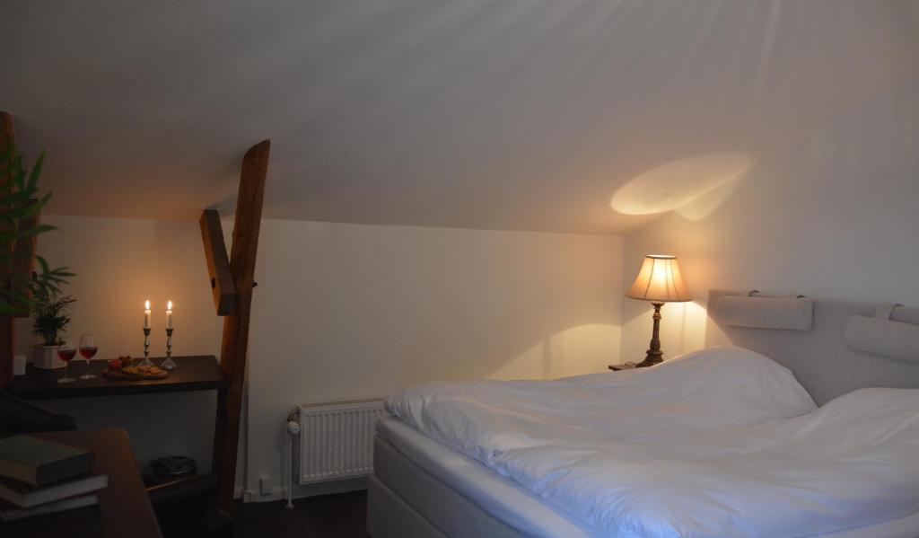 Postel nebo postele na pokoji v ubytování Hotel Gilleleje Strand