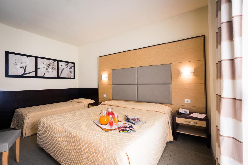 Postel nebo postele na pokoji v ubytování Inn Hotel