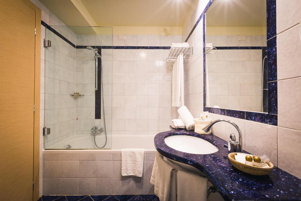 Koupelna v ubytování Inn Hotel