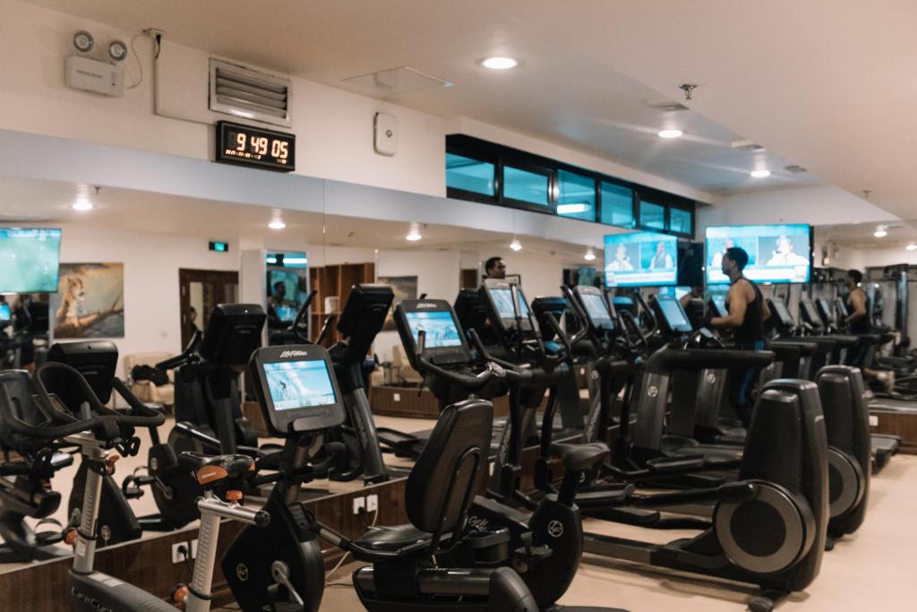 Golden Tulip Addis Ababaにあるフィットネスセンターまたはフィットネス設備