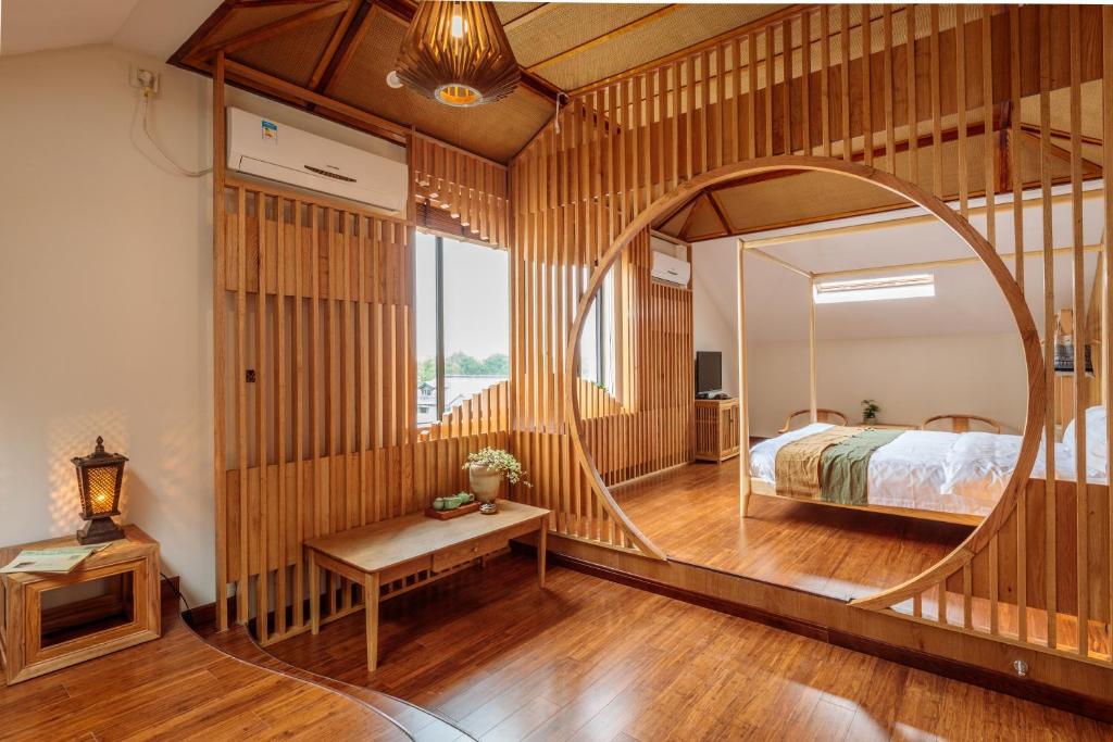 Postel nebo postele na pokoji v ubytování Dan’s Sea Guest House Hangzhou