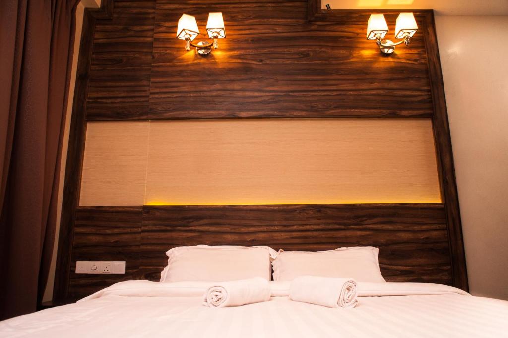 Postel nebo postele na pokoji v ubytování Wan Alyasa Hotel