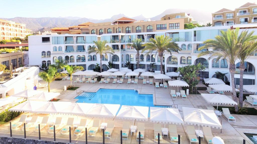 Bazén v ubytování JOIA Salomé by Iberostar -Adults Only nebo v jeho okolí