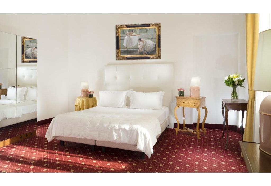 Łóżko lub łóżka w pokoju w obiekcie Grande Albergo Internazionale