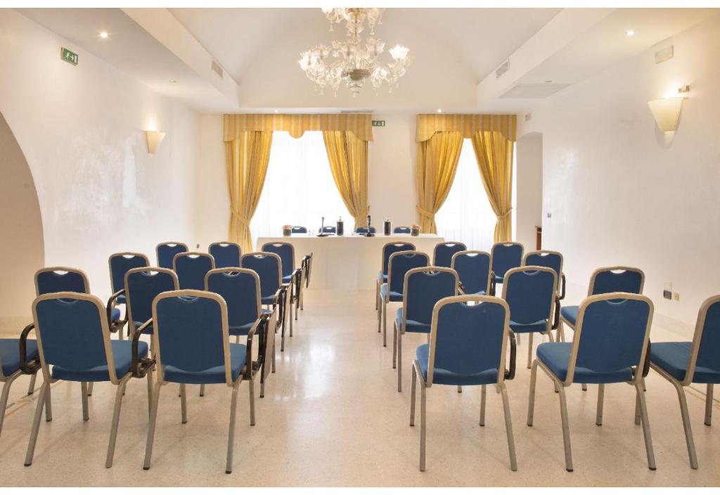 Zaplecze biznesowe lub konferencyjne w obiekcie Grande Albergo Internazionale
