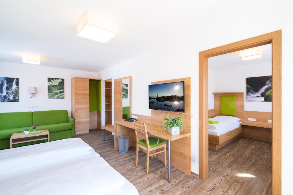 Postel nebo postele na pokoji v ubytování Reiters Wohlfühlhotel