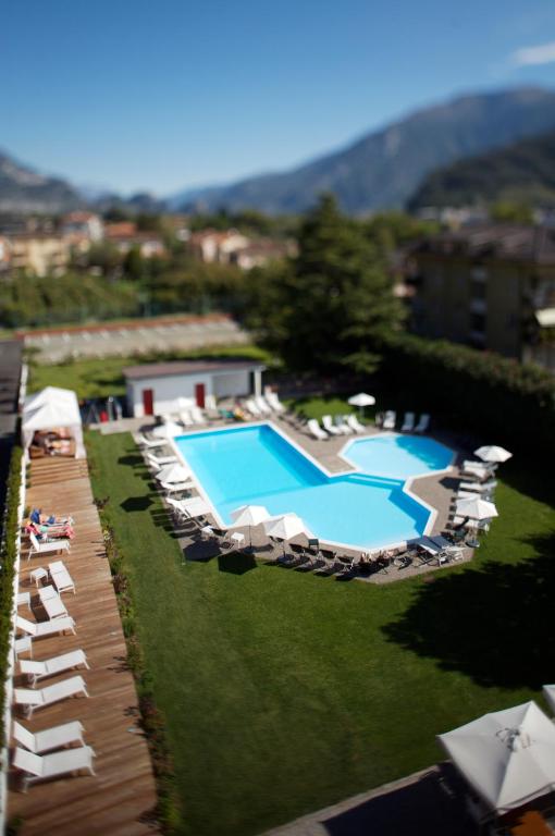 Nespecifikovaný výhled na hory nebo výhled na hory při pohledu z hotelu