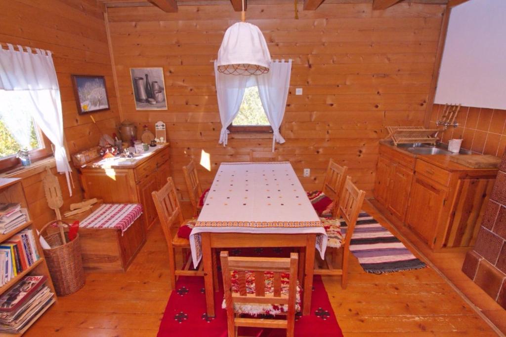 Fotografija u galeriji objekta Cabin Menka u gradu Sirogojno