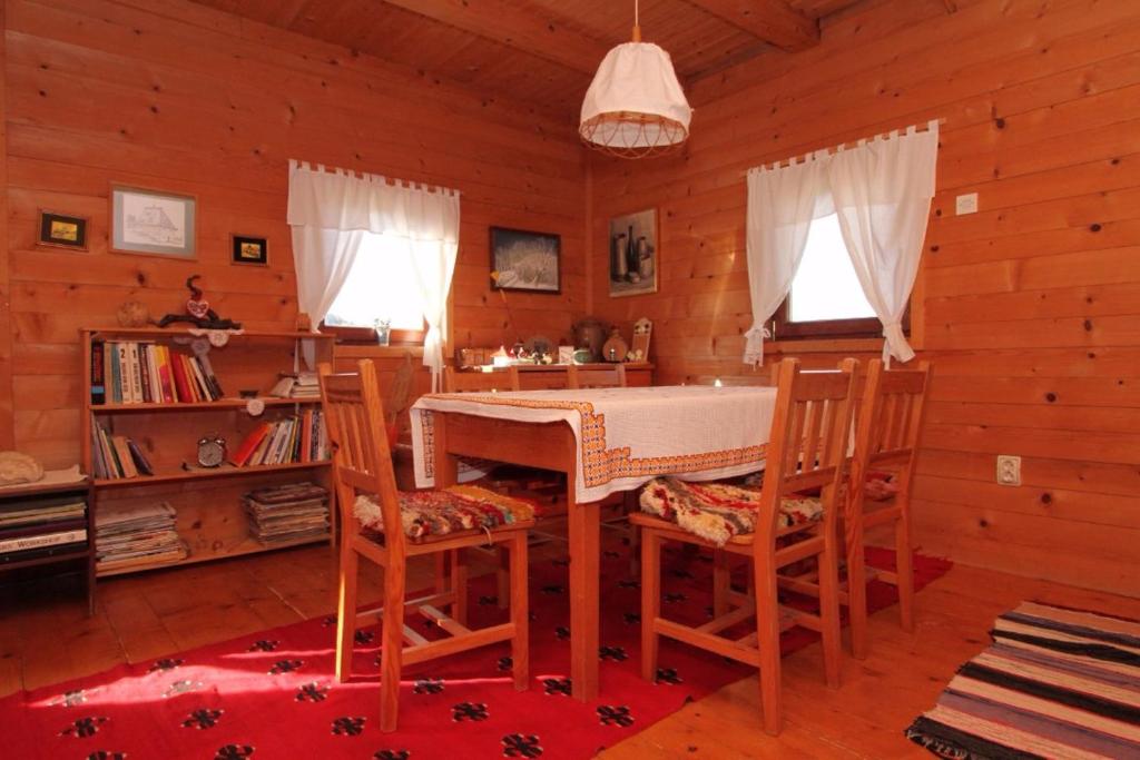 Prostor za sedenje u objektu Cabin Menka