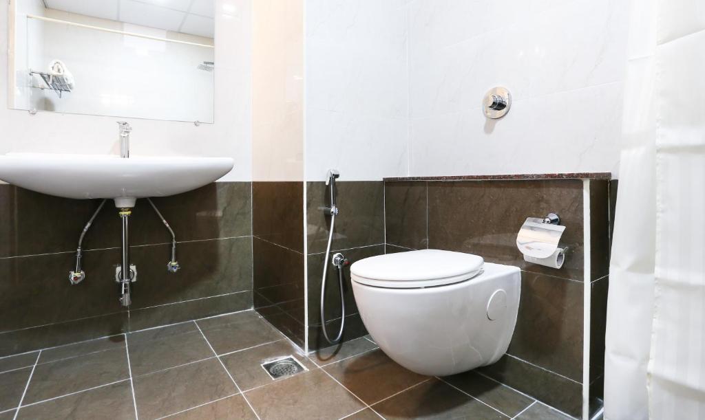 Koupelna v ubytování Treebo Premium Akshaya Mahal Inn