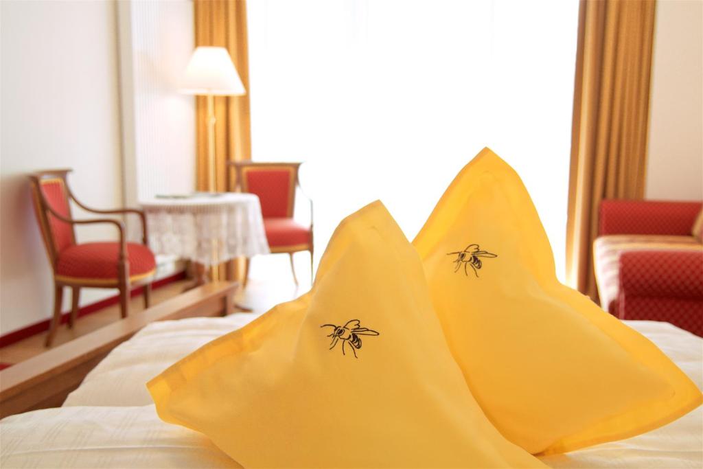 Łóżko lub łóżka w pokoju w obiekcie APIPURA hotel rinner