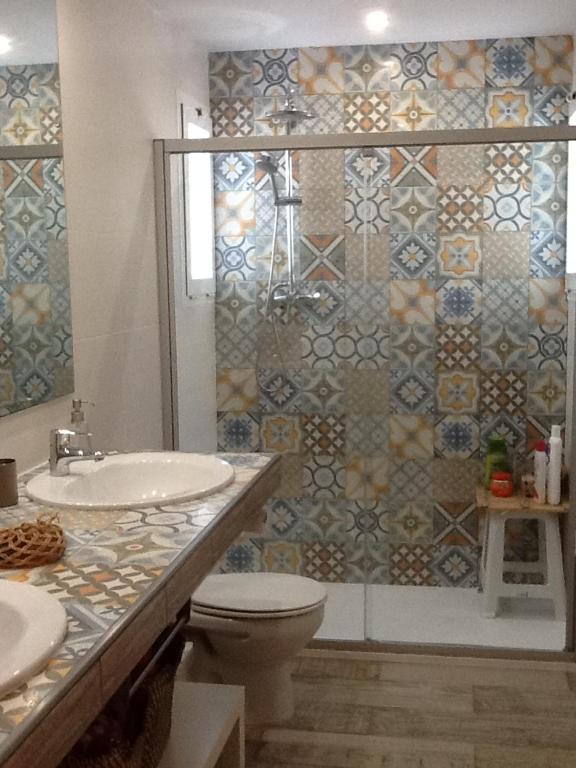 Kúpeľňa v ubytovaní VILLA EN EL ROMPIDO "Entrepinos"