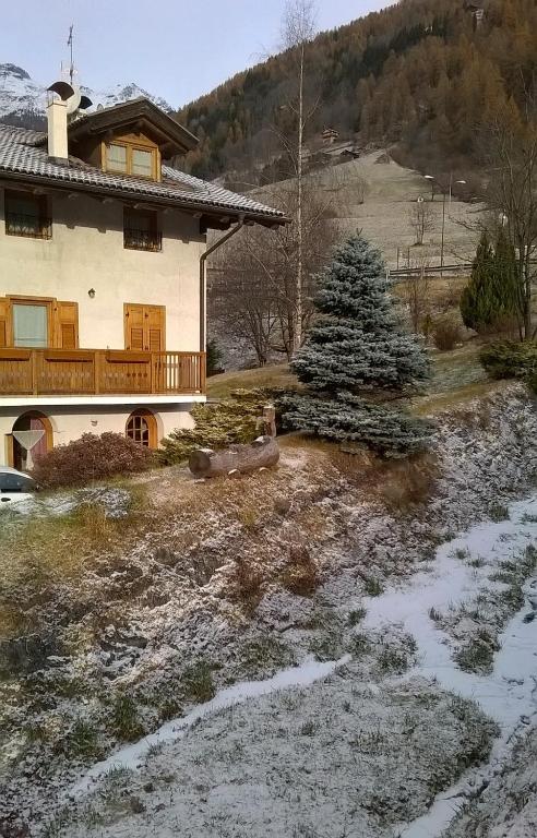 Nespecifikovaný výhled na hory nebo výhled na hory při pohledu z hotelu