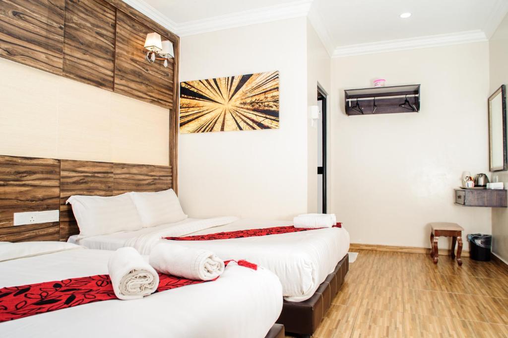 Postel nebo postele na pokoji v ubytování Wan Alyasa Hotel