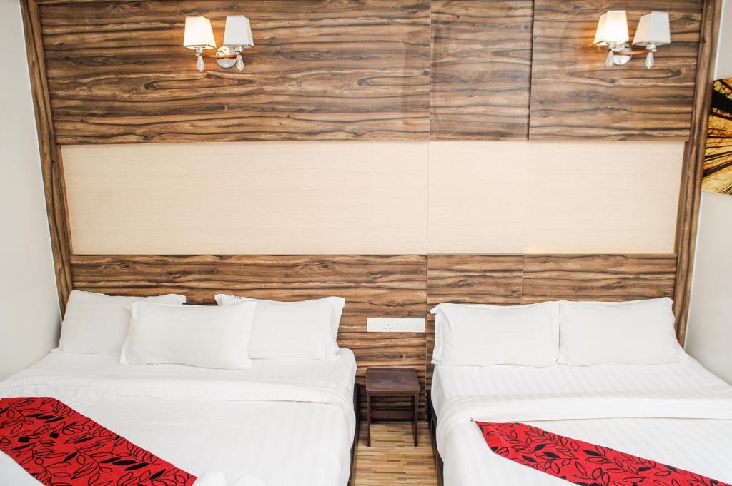 Postel nebo postele na pokoji v ubytování Wan Alyasa Hotel