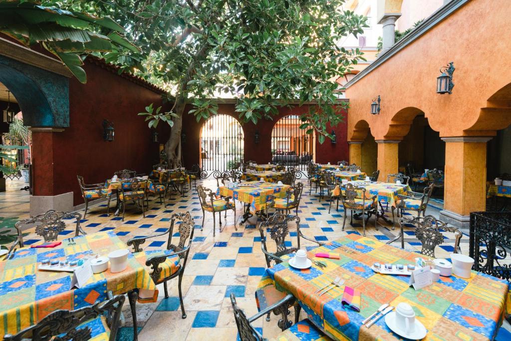 Restaurace v ubytování Europe Villa Cortes GL