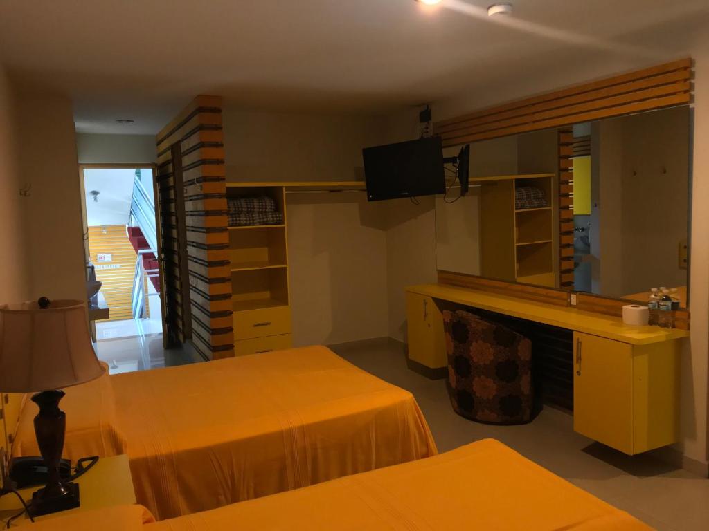 TV a/nebo společenská místnost v ubytování Palacio Rojo Hotel Familiar