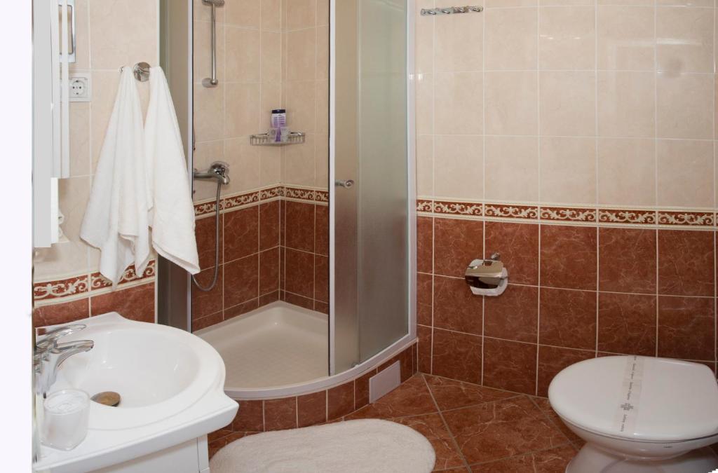 Central Old Town Rooms - 11